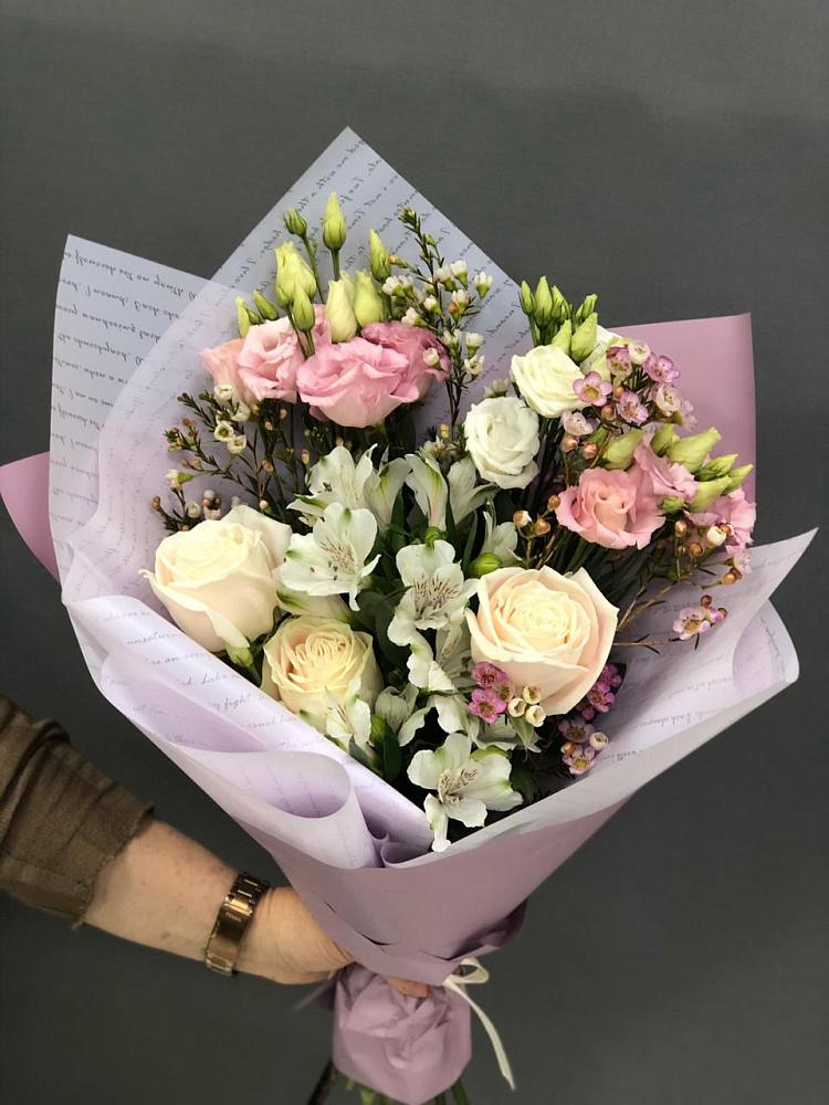 Букет цветов из: Альстромерии, Розы и Лизиантусы в Усть-Бузулукской