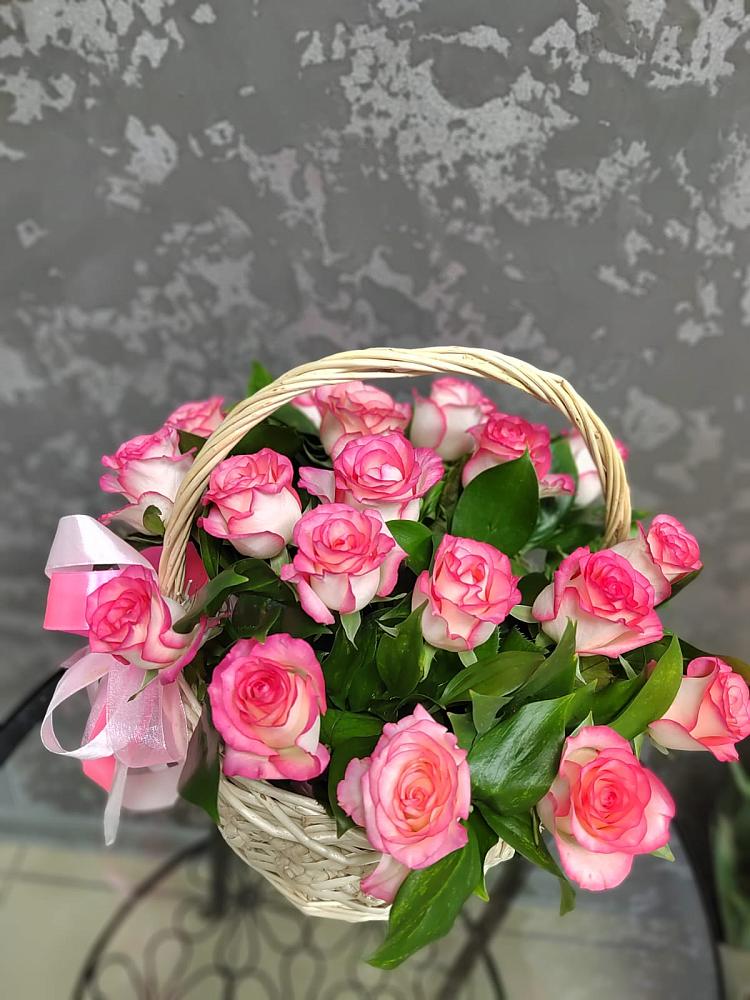 Цветочная композиция из Розы в корзине в Усть-Бузулукской