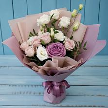 Букет цветов из:  Розы и Лизиантусы в Усть-Бузулукской