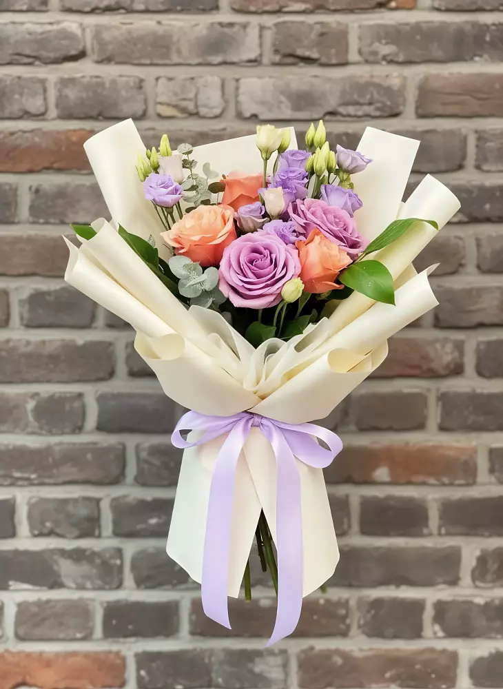 Букет цветов из: Лизиантусы и Розы в Усть-Бузулукской