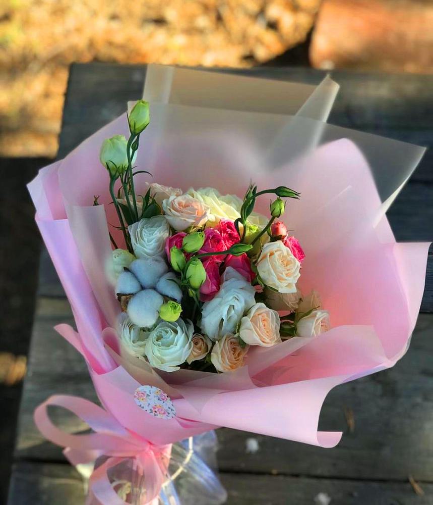 Букет цветов из: Розы и Лизиантусы в Усть-Бузулукской