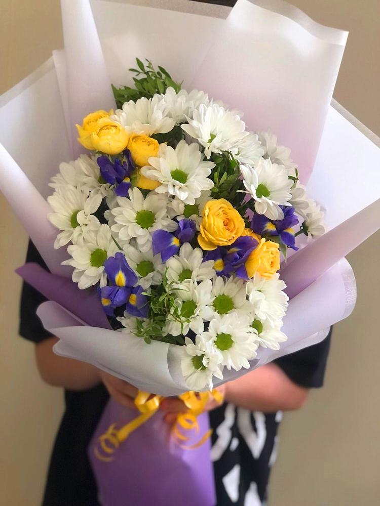Букет цветов из: Ирисы, Хризантемы и Розы в Усть-Бузулукской