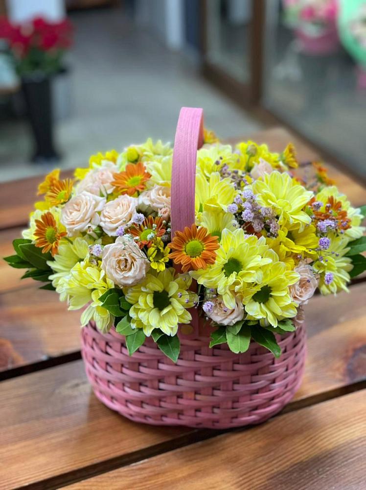 Цветочная композиция из Хризантемы и Розы в корзине в Усть-Бузулукской