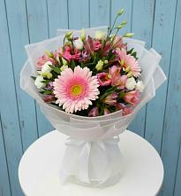 Букет цветов из:  Герберы, Альстромерии и Лизиантусы в Усть-Бузулукской