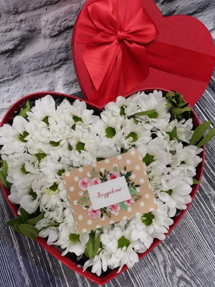 Цветочная композиция из Хризантемы в виде сердца в Усть-Бузулукской