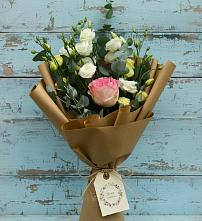 Букет цветов из:  Розы и Лизиантусы в Усть-Бузулукской