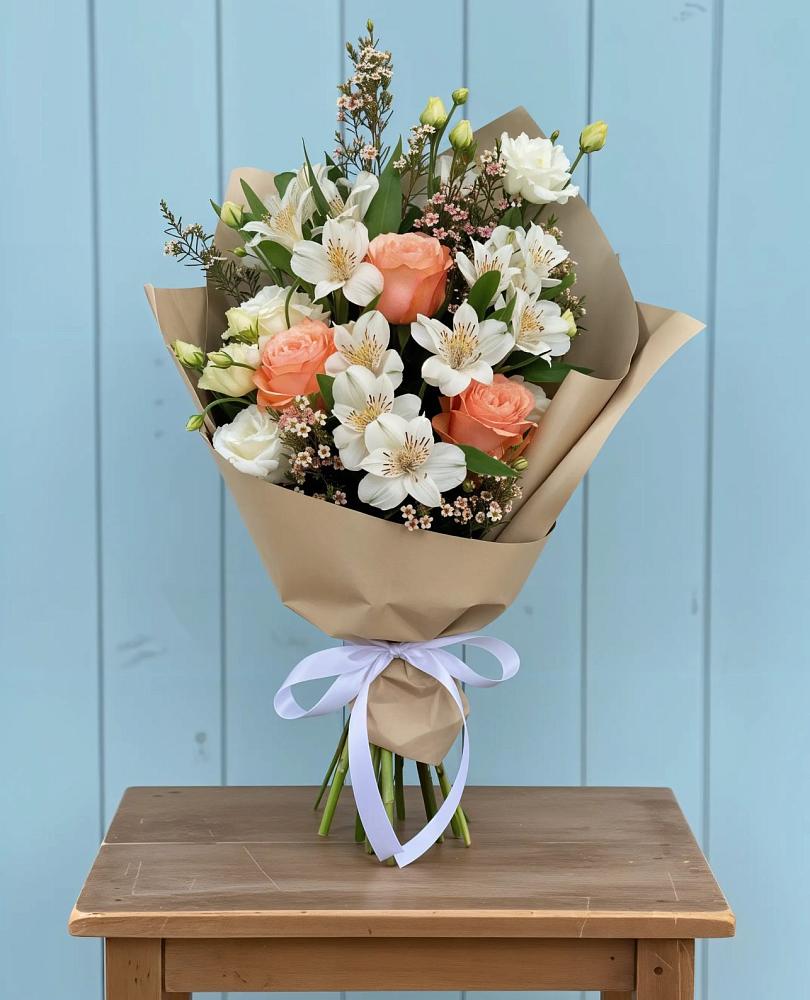 Букет цветов из: Альстромерии, Лизиантусы, Розы и Хризантемы в Усть-Бузулукской