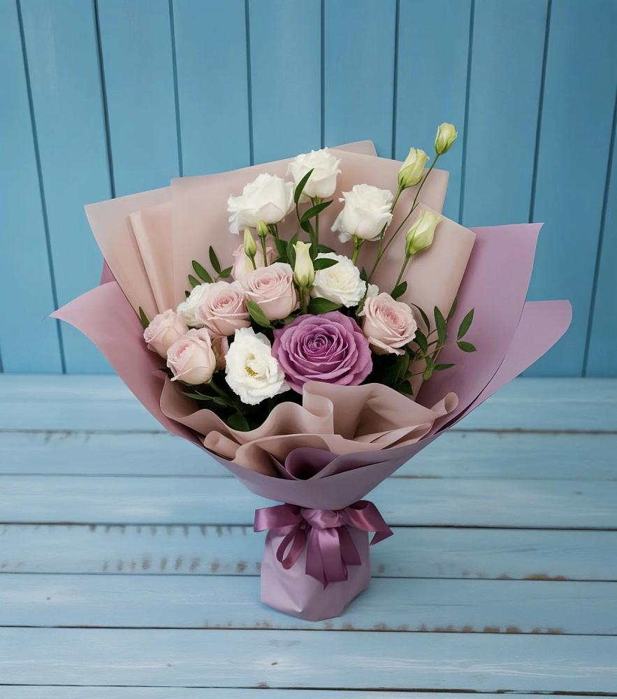 Букет цветов из: Розы и Лизиантусы в Усть-Бузулукской